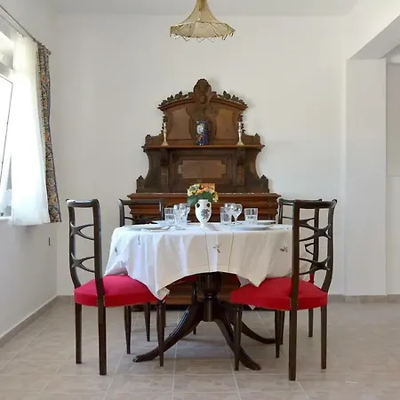 Villa Aeolos A *